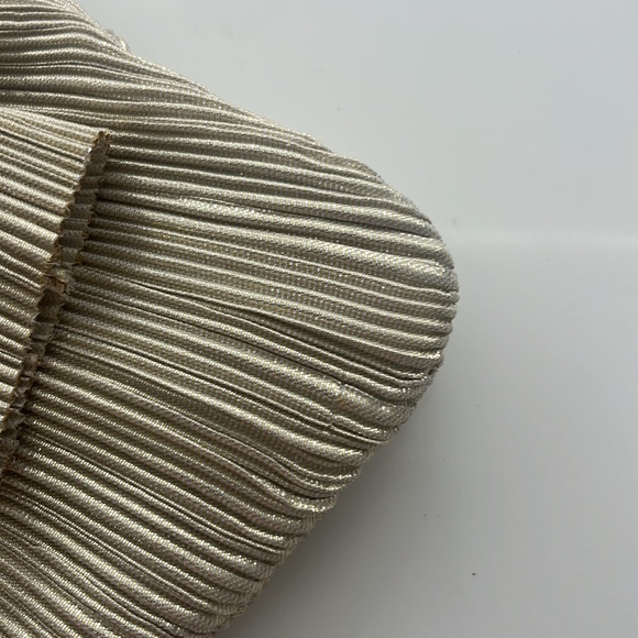 LOEFFLER RANDALL Bow Shoulder Bag - GOLD w/ dust bag - Picture 6 of 10